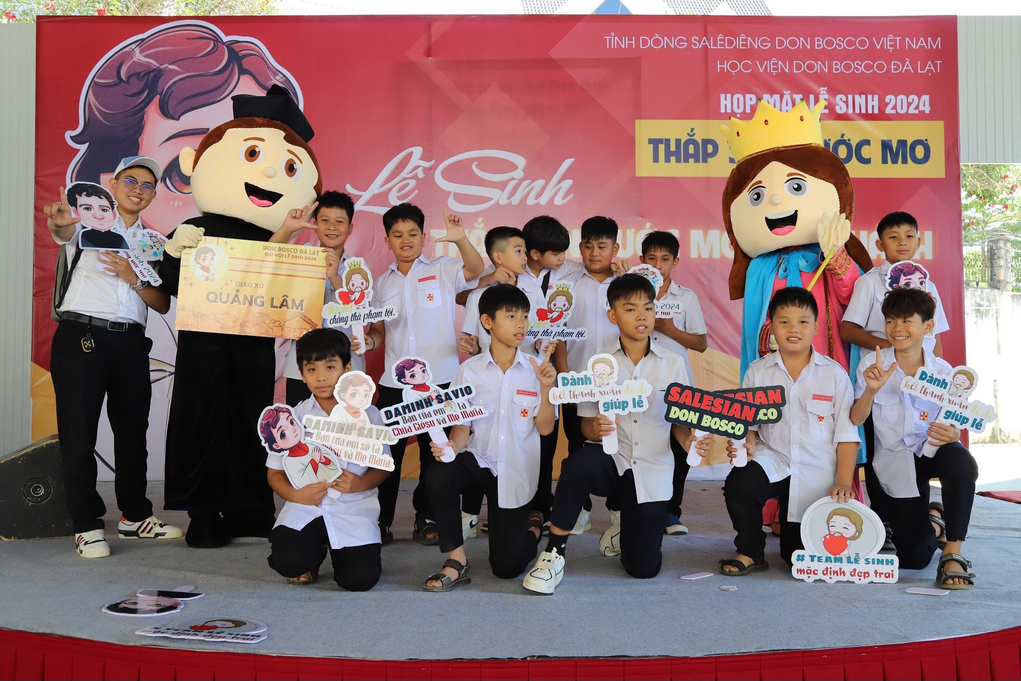 Lễ sinh thắp sáng ước mơ nên thánh
